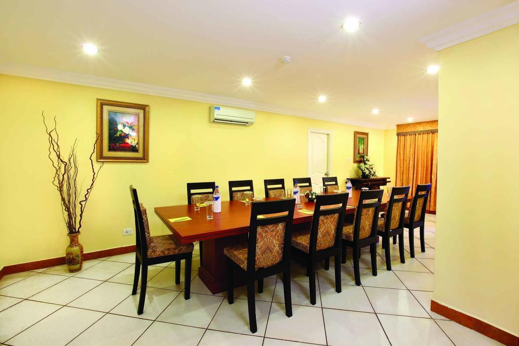 فندق أجنحة أوربان هاوس إيمرالد Kochi المظهر الخارجي الصورة