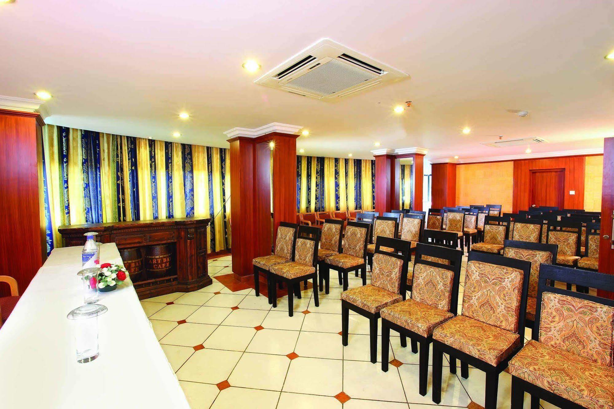 فندق أجنحة أوربان هاوس إيمرالد Kochi المظهر الخارجي الصورة